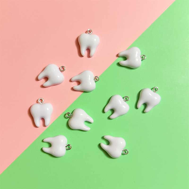 Resin Art Essentials - 10 Buah Liontin Resin Gigi Putih
